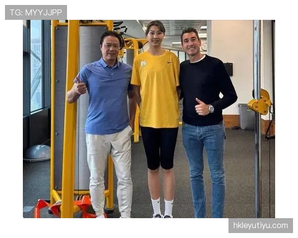 袁心玥家里那泳池到底有多豪,估计普通人连边都摸不到吧 袁心玥家里那泳池到底有多豪,估计普通人连边都摸不到吧